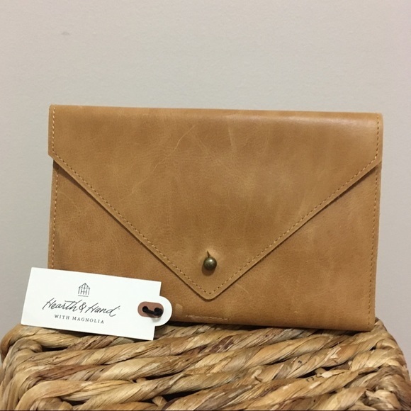 Hearth & Hand Handbags - Cognac Hearth & Hand With Magnolia Wallet! 💥